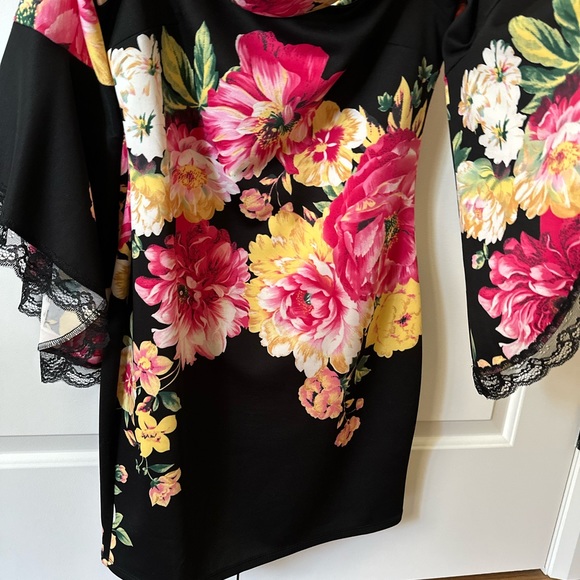 Spring off the shoulders mini dress with bell sleeves - Picture 3 of 5